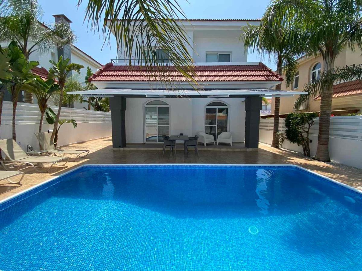 Villa Diana - 200 Meters From Kapparis, Fireman'S Beach Paralimni Buitenkant foto