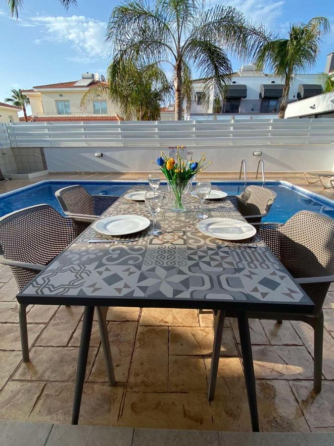 Villa Diana - 200 Meters From Kapparis, Fireman'S Beach Paralimni Buitenkant foto