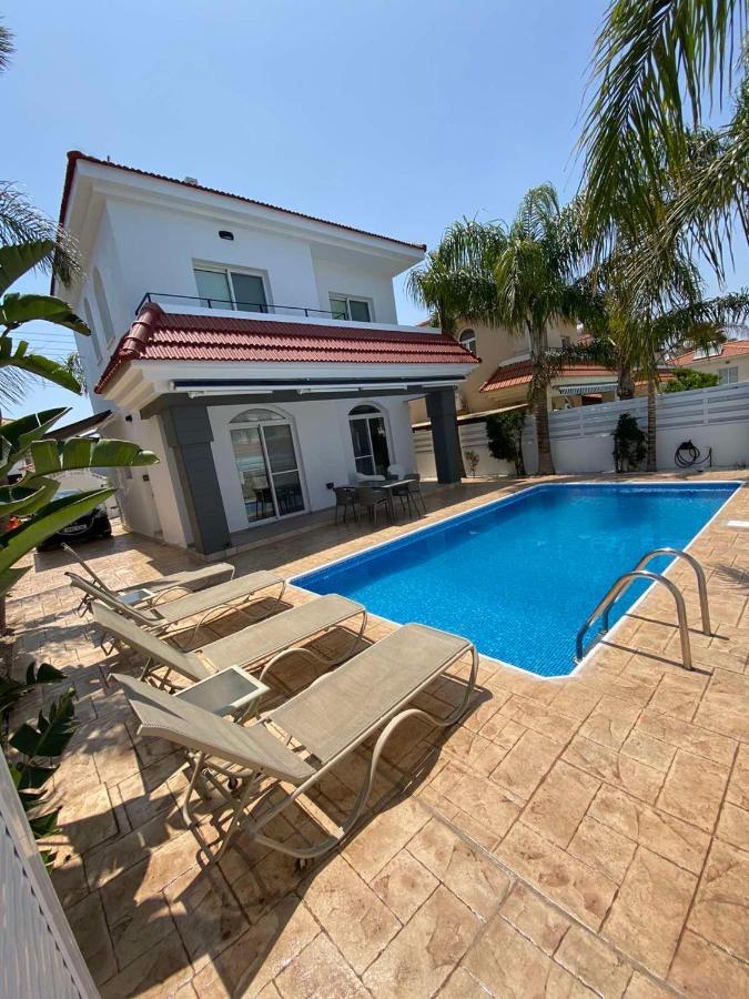 Villa Diana - 200 Meters From Kapparis, Fireman'S Beach Paralimni Buitenkant foto